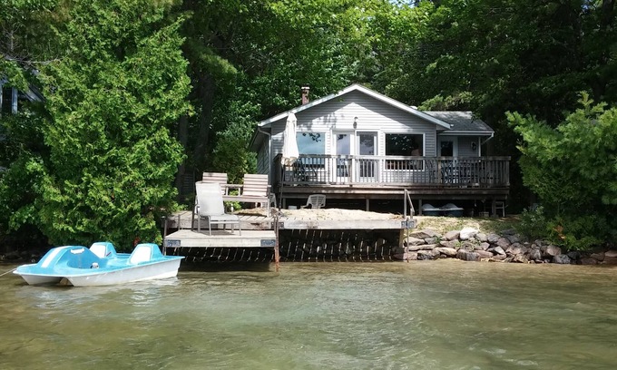 Torrance Cottage | Lakefront Family Friendly 3 plus 1 Cottage in the Heart of Muskoka.