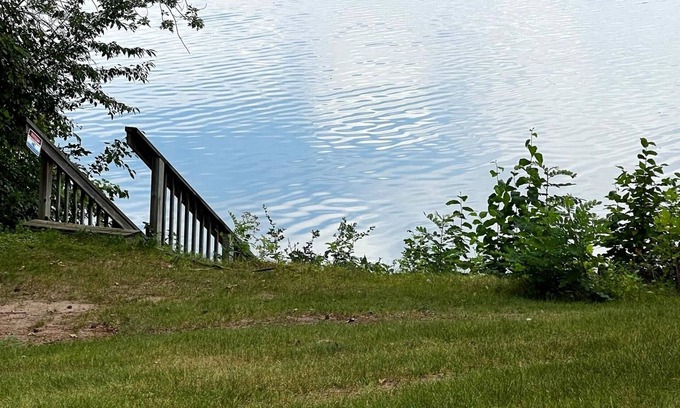 Lake Wissota Apartment | 🔥 Lakefront Fast Wi-Fi Laundry Fire Pit Grill Extended Stay Travelers