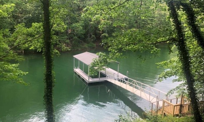 Woodstock House | LakeFront Full View -Allatoona w/Dock,sleeps10adults/2 kids-7miles to LakePoint!