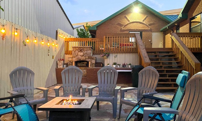 Lake Hamilton Cottage | Lakefront Gem w/Docks in Hot Springs!