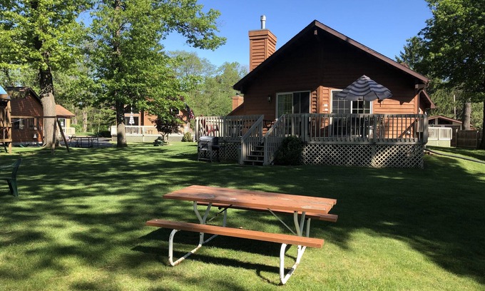 Lake Delton Cottage | Lakefront Getaway! Standalone Condo in the Heart of Wisconsin Dells! VLD000377