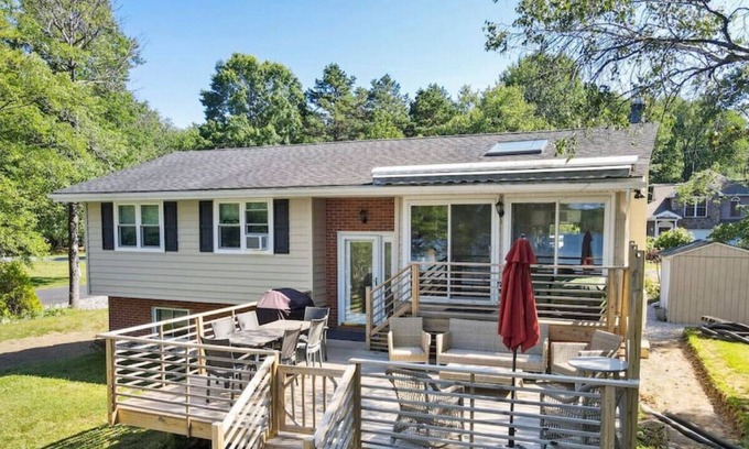 Jim Thorpe House | Lakefront Getaway 4 Bedrooms 2 Baths