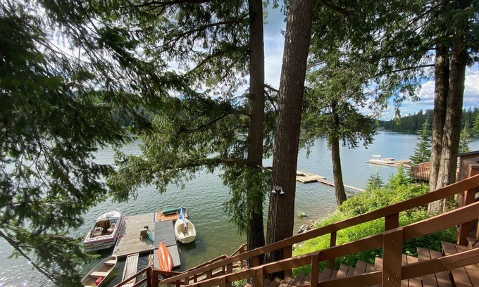 Spirit Lake Cabin | Lakefront guest house, dock access. Kayak, peddleboat, and rowboat. fishing.