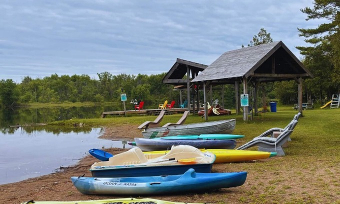 Norland Cottage | Lakefront Hideaway Resort