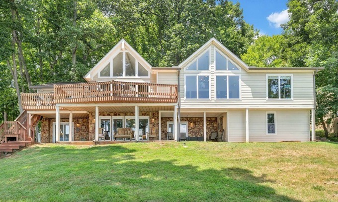 North Shore House | Lakefront home with private dock