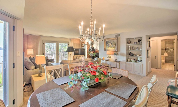 Mid America Condo | Lakefront Hot Springs Condo w/Boat Dock!