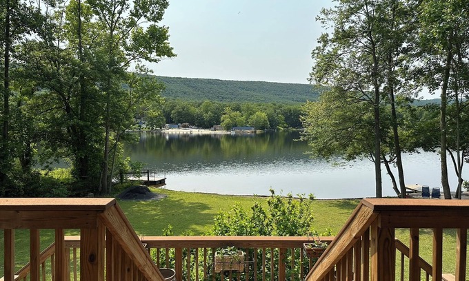 Kabletown House | Lakefront House w/Modern Comforts!
