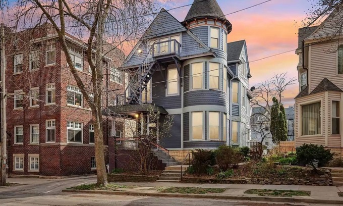 Northpoint House | Lakefront Manor MKE - Spacious for groups and steps from beach and downtown