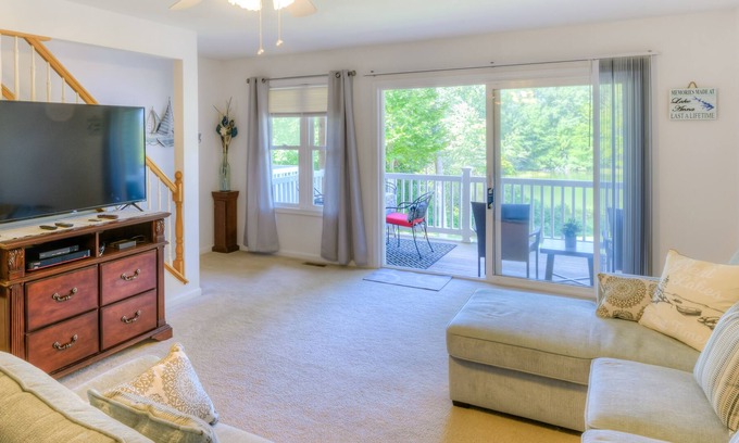 Mineral House | Lakefront oasis w/ beach access, two balconies & gas grill