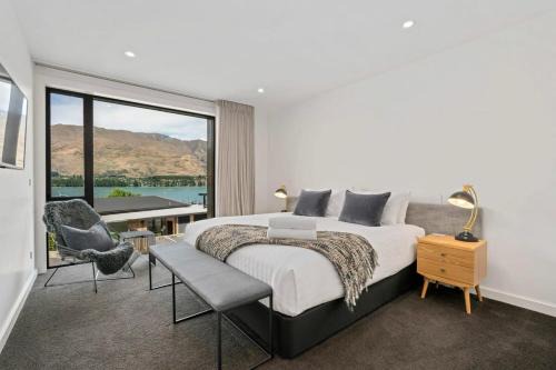 Wanaka Hotel | Lakefront Premier Studio