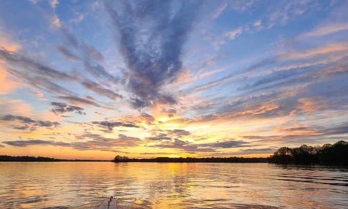 Hendersonville Apartment | LAKEFRONT Property with Hot Tub, Pool Table, Kayaks near Nashville