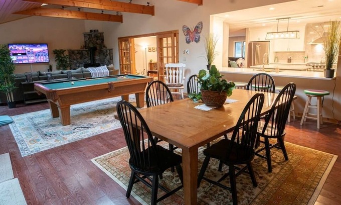 Pocono Pines House | LAKEFRONT RENOVATED 3000+ sf Cabin in 5-Star Lake Naomi