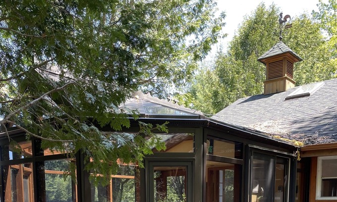 Wentworth-Nord Cottage | Lakefront resort with Jacuzzi, Gazebos, garages, cabins, Treehouse, Ponton