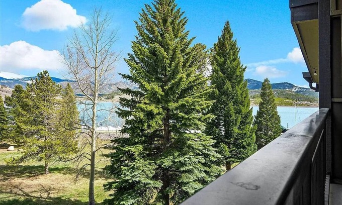 Dillon Condo | Lakefront Retreat - Cozy Condo for Year-Round Fun!