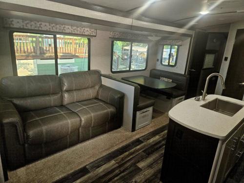 Dogwood House | Lakefront Retreat Paradise