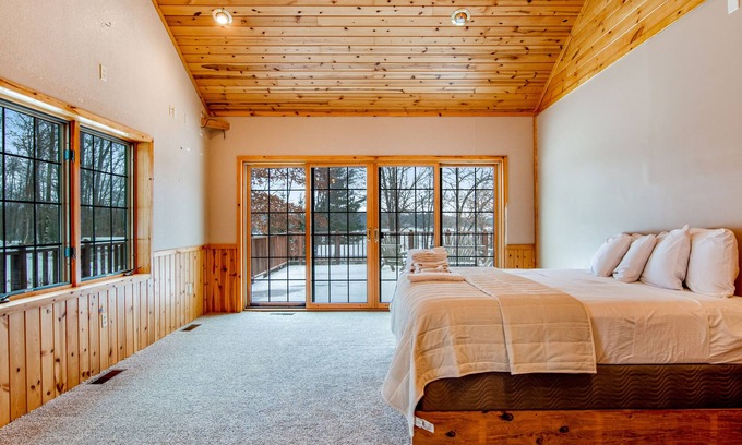 Harshaw Cabin | Lakefront Retreat with Deck, Water Views, Grill, Firepit, Central AC, & WiFi