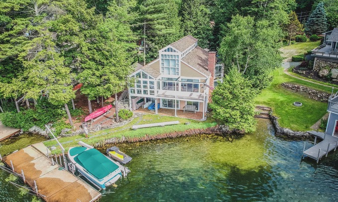 Alton Bay House | Lakefront, Sunsets & Sandbar w/Private Dock on private cul-de-sac