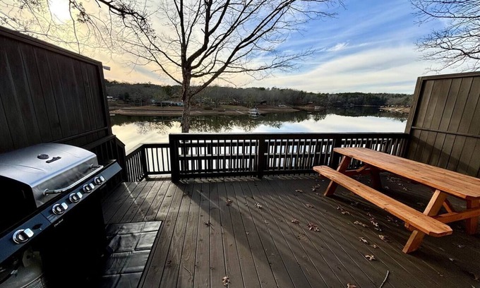 Wedowee Villa | Lakefront Villa 4 Wheelchair Accessible