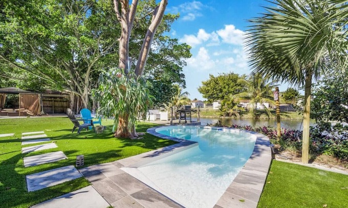 Miami Gardens House | Lakefront Villa w/Pool & Hot Tub