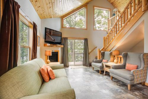 Townsend House | Lakefront Wisconsin Cabin Dock, Walk to Beach!