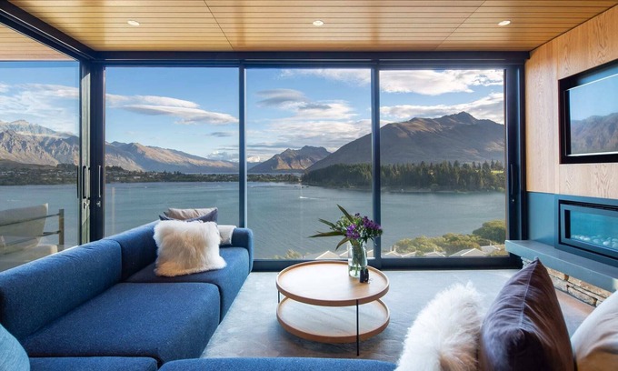 Queenstown Villa | Lakehouse 2 – Parking, Fireplace, AC, Lake Views