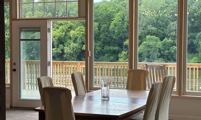 Monticello Cabin | Lakehouse with water access