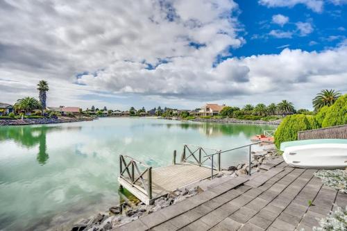 Encounter Bay House | Lakehouse28 Waterfront Resort Living Encounter Bay - BYO Linen