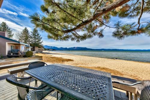South Lake Tahoe Villa | Lakeland Village 635 - Lakefront Charm