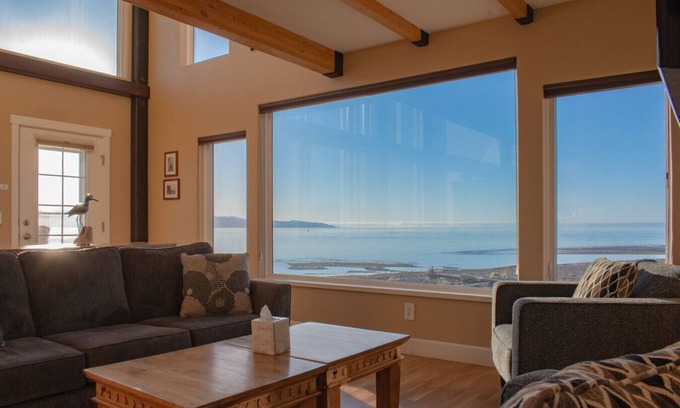 Homer Condo | Lakeshore Lodging Ocean Front Lodges