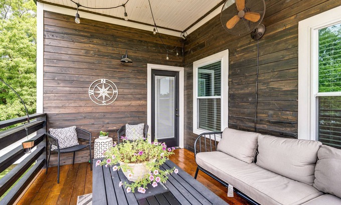 Lakewood House | Lakeshore Luxury | Sleeps 20 on Cumberland River!