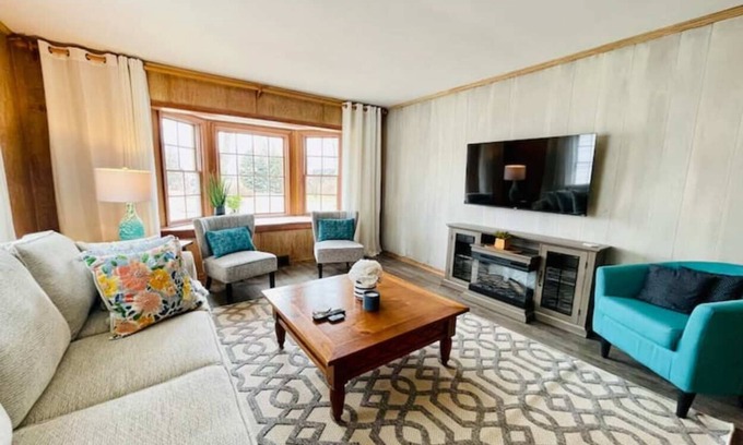 Nims House | Lakeshore Retreat: at the heart of it all