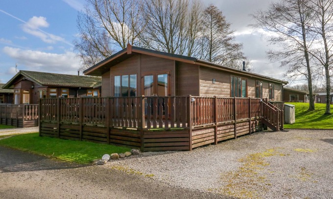 Yealand Conyers Cottage | LAKESIDE 20, pet friendly, with a garden in Silverdale