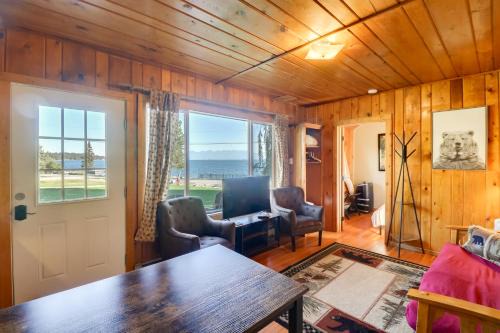 Lakeside House | Lakeside Cabin with Beach about 14 Mi to Ski Area!