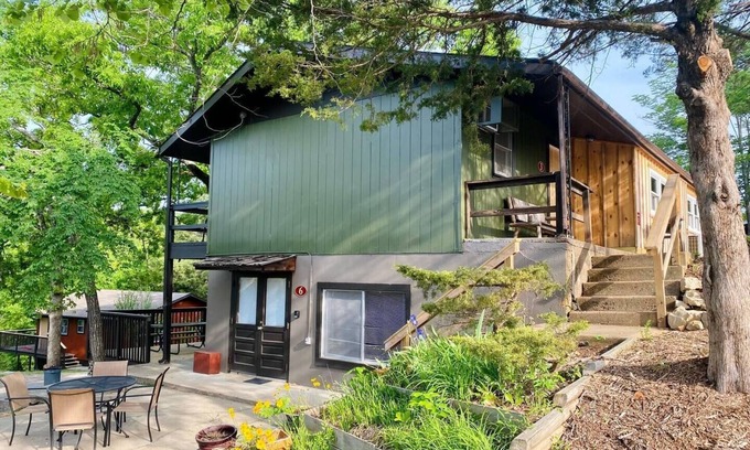 Indian Point Condo | Lakeside Condo | Calm Waters Resort | Boat Slips & Rentals | FREE Kayaks & Paddleboards | Guided Fishing & Lake Tours!