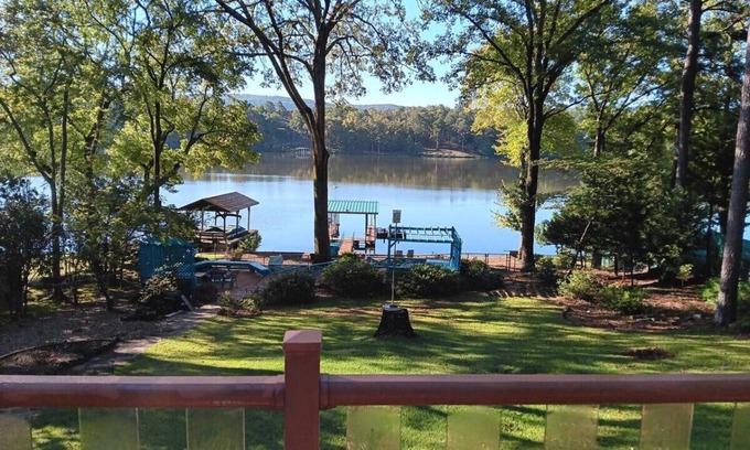 Mid America Apartment | Lakeside Couples Retreat