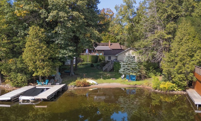 Torrance House | Lakeside Escape in Muskoka