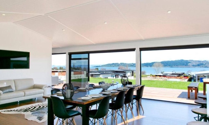 Rainbow Point House | Lakeside Estate Panoramic Lake and Mountain views