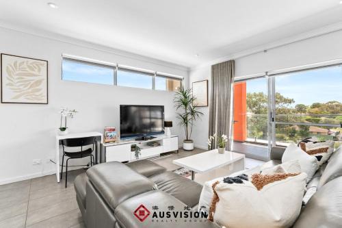 Cannington Apartment | Lakeside Executive Retreat near Westfield Shops