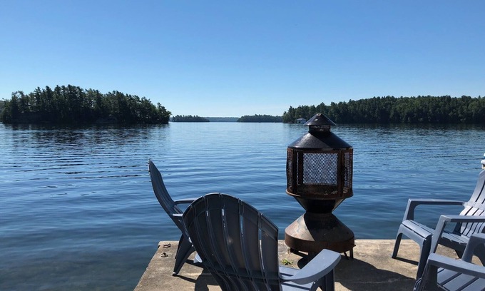 Leeds and the Thousand Islands Cottage | Lakeside Getaway - Charleston