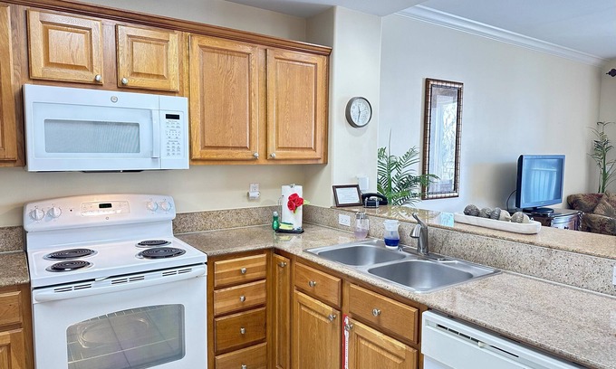 Florida Central Atlantic Coast Condo | Lakeside Getaway | Minutes from Disney | Stunning Views