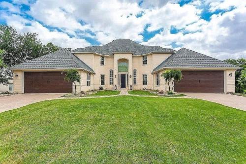 Little Elm House | Lakeside Grand Villa - Lone Star State Little Elm