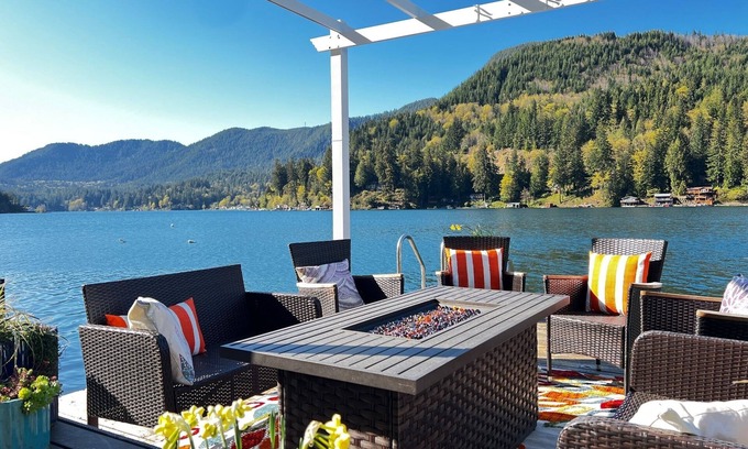Port Angeles House | Lakeside Living with HotTub, Kayaks, Paddleboard; close to Olympic National Park