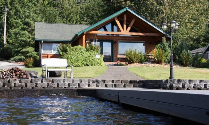 Eatonville Cabin | ~ Lakeside Log Cabin ~ Blessings & Memories Abound!