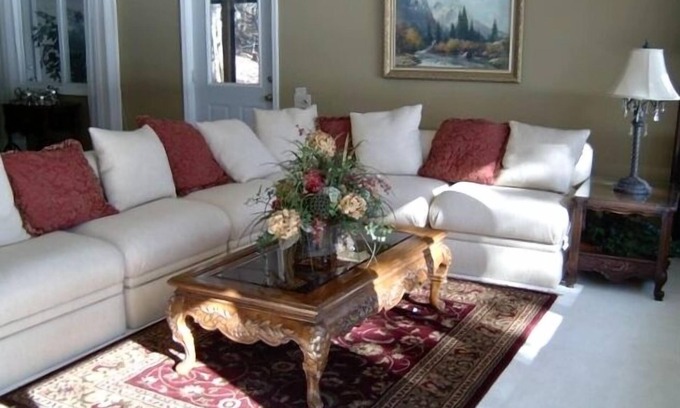 Cedar Cliff House | Lakeside Luxury Lakefront Chatuge Lake Vacation Rental Home with Covered Dock.