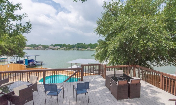 Granbury House | Lakeside Luxury Retreat on Lake Granbury! Pool, Hot Tub, Kayaks, and Game Room for Ultimate Fun!