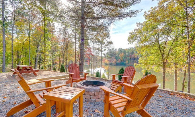 Ellijay Cottage | 'Lakeside Paradise' in Ellijay: Hot Tub, Fire Pit