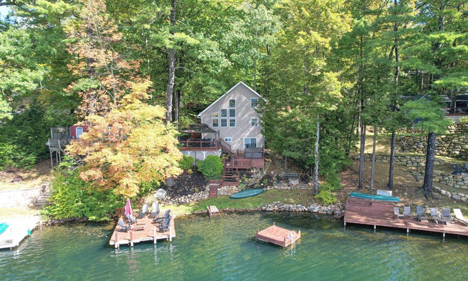 Fort Ann House | Lakeside Retreat- Family and Pet Friendly
