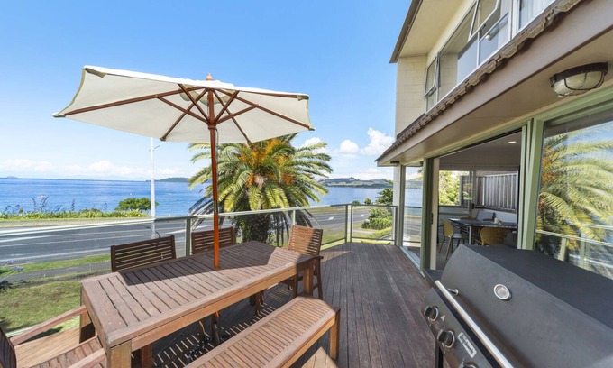 Taupo Cottage | Lakeside Terrace – Taupo Holiday Home