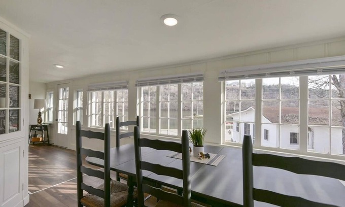Rockaway Beach House | Laketown Cottages "Blue Anchor"