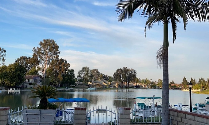 Corona Villa | LAKEVIEW +30mins to Disneyland +Los Angles +4rooms